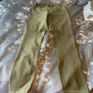 Lululemon Wunder Under size 6